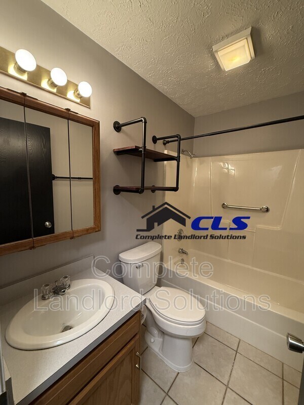 Building Photo - 2972 Kings Ct