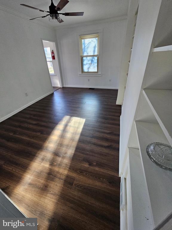 Building Photo - 959 S Main St