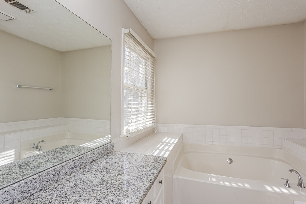 Building Photo - 1150 Burning Bush Dr