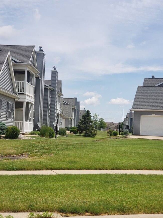 Building Photo - 3030 E Stillwater Landing