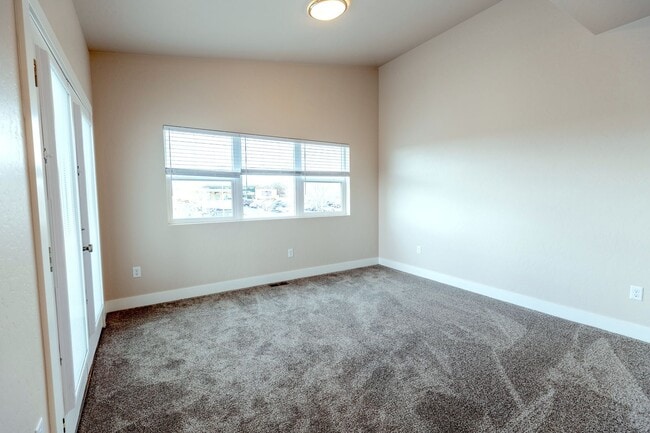 Building Photo - Beautiful 3br Townhome w 1-car Garage (2024)