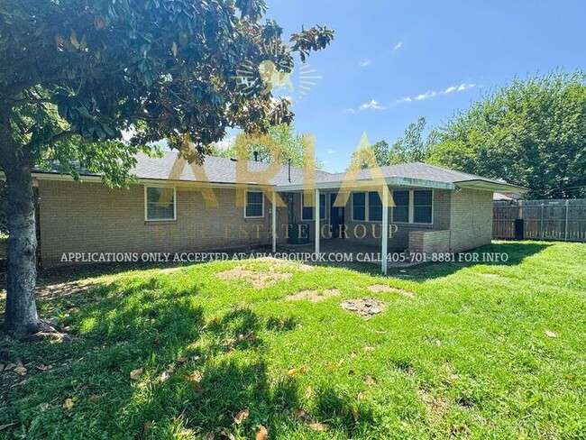 Building Photo - 4 Bed/1.5 Bath Single Family Home Availabl...