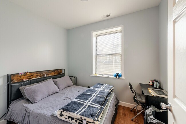 Building Photo - 7331 N Honore St