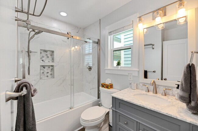 Building Photo - 111 Hanover St