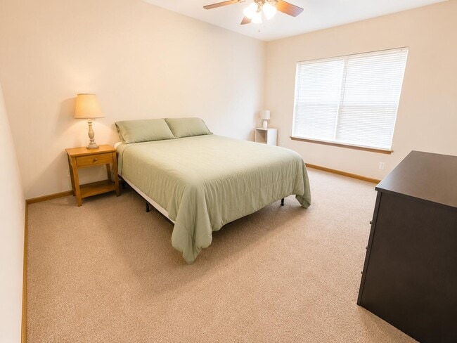 Building Photo - 4006 Meadow View Dr