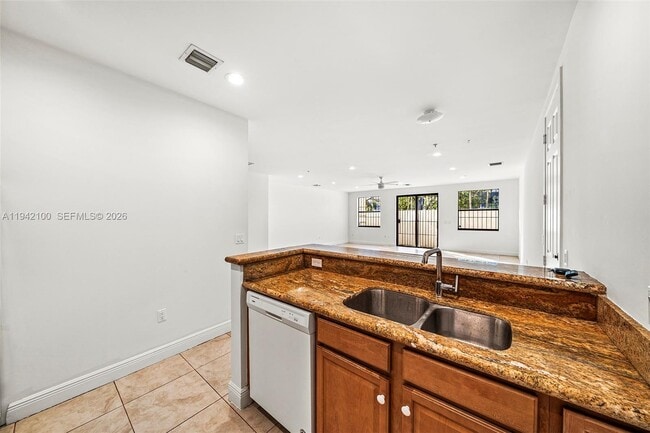 Building Photo - 1730 Thomas St