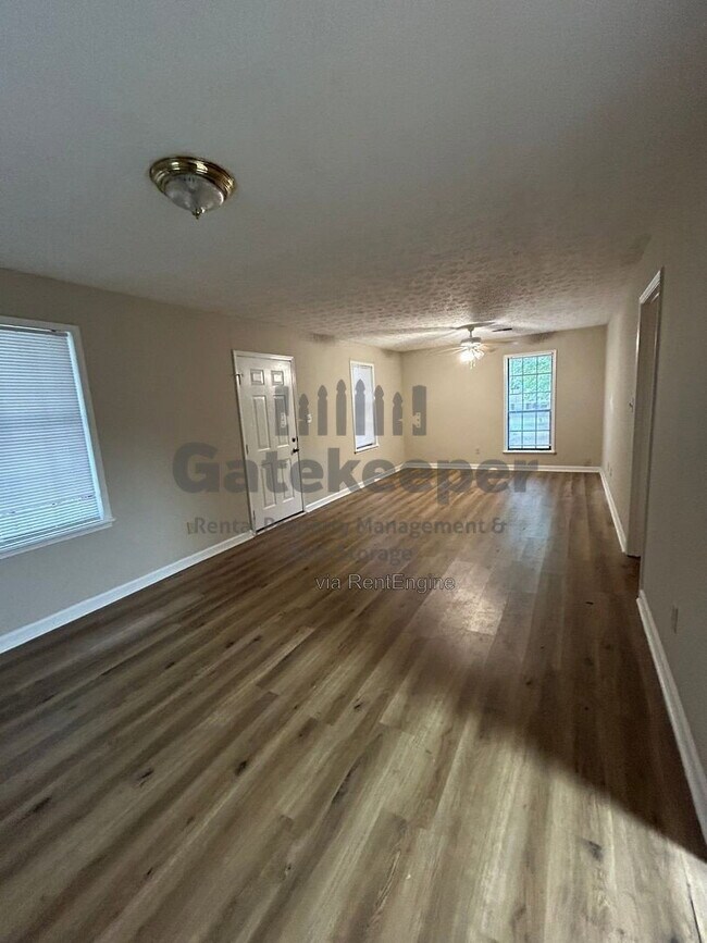 Building Photo - 115 Meadowbrook Ct