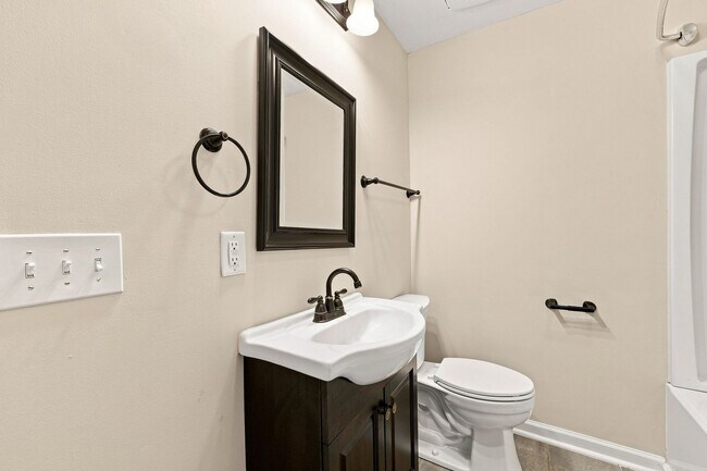 Building Photo - 3205 Crandon Ln