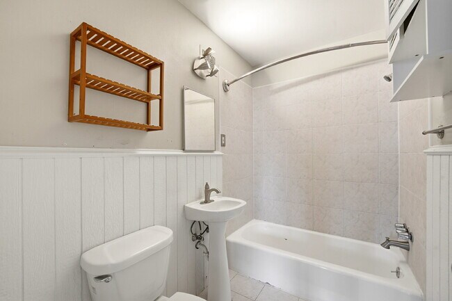 Building Photo - $1,480.95 with $300 off the first month's rent, 1 Beds - 1 Bath, Condo in Denver with Onsite Laun...