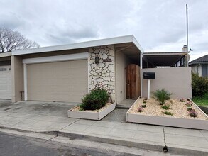 Building Photo - Spacious Home in The Pines, Remodeled Inside, New Heat/A.C, New Kitchen/Bathrooms, Fresh Paint!