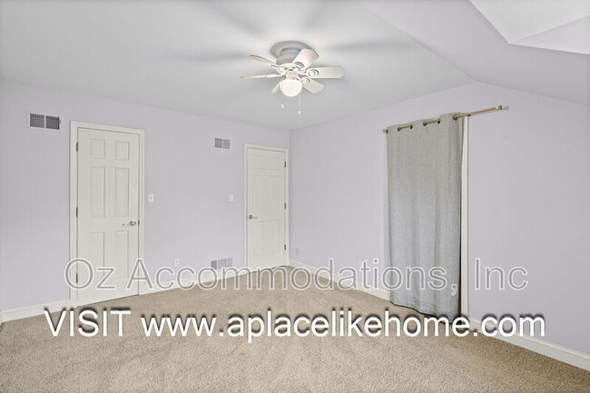 Building Photo - 4300 W 111th Terrace