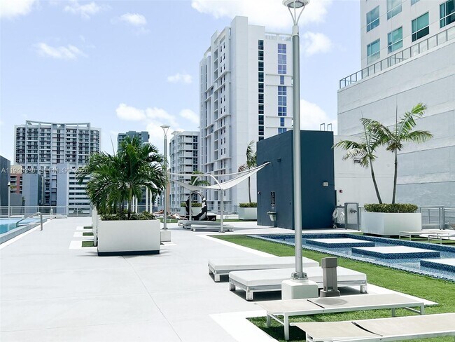 Building Photo - 690 SW 1st Ct