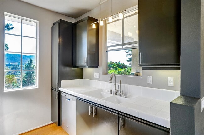 Building Photo - 10820 Sabre Hill Dr