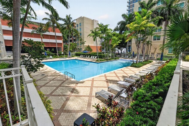 Building Photo - 2000 N Bayshore Dr