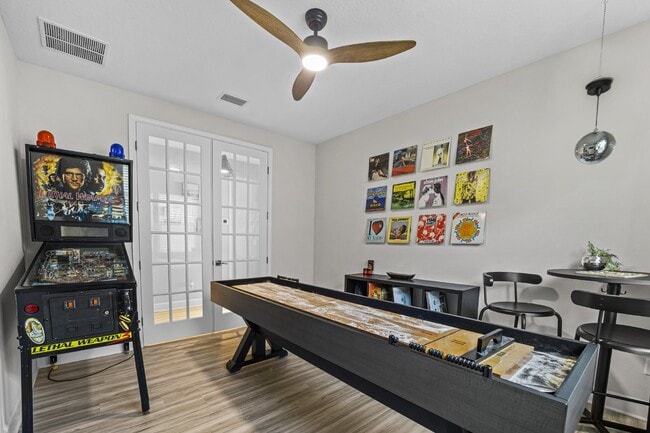 Building Photo - 50 Moana Ct S