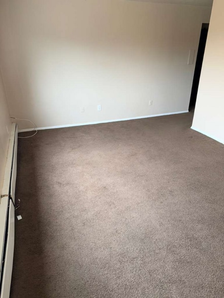 Building Photo - 14815 Euclid Ave