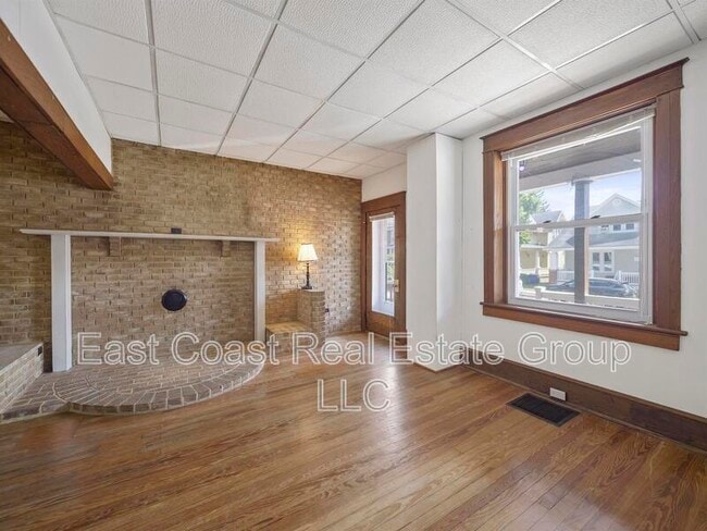 Building Photo - 827 Mulberry Ave