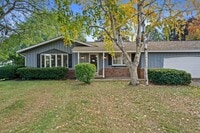Building Photo - 2311 W Oakwood Rd