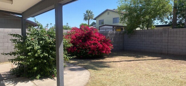 Building Photo - 3 bedroom home in Glendale!
