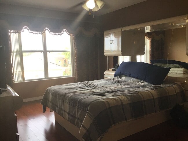 Building Photo - 410 Bloomfield Dr