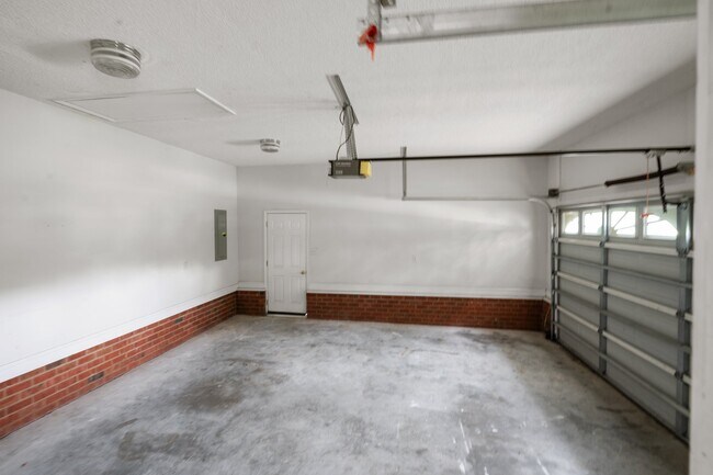 Building Photo - 4218 Yarmouth Rd