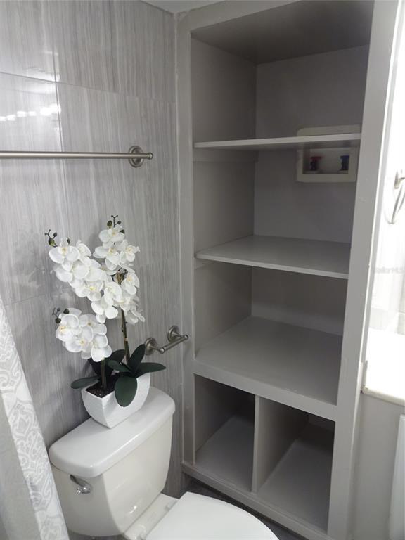 Building Photo - 123 BLUE POINT Way