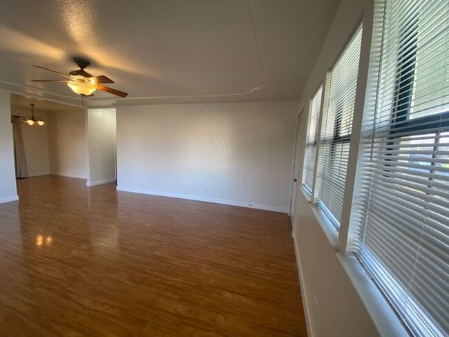 Building Photo - 1947 Henshaw Ave