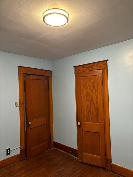 Building Photo - 2743 Niagara St