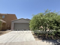 Building Photo - 2411 Village Dr