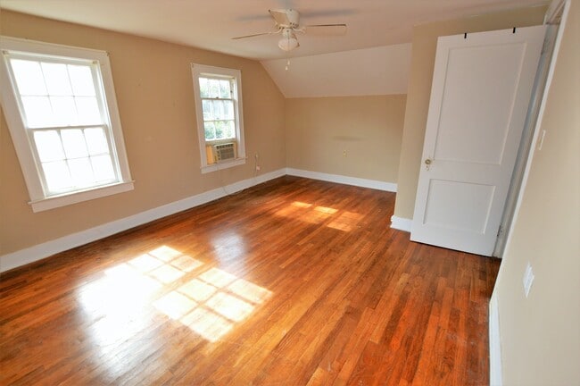 Building Photo - 1211 Highland St