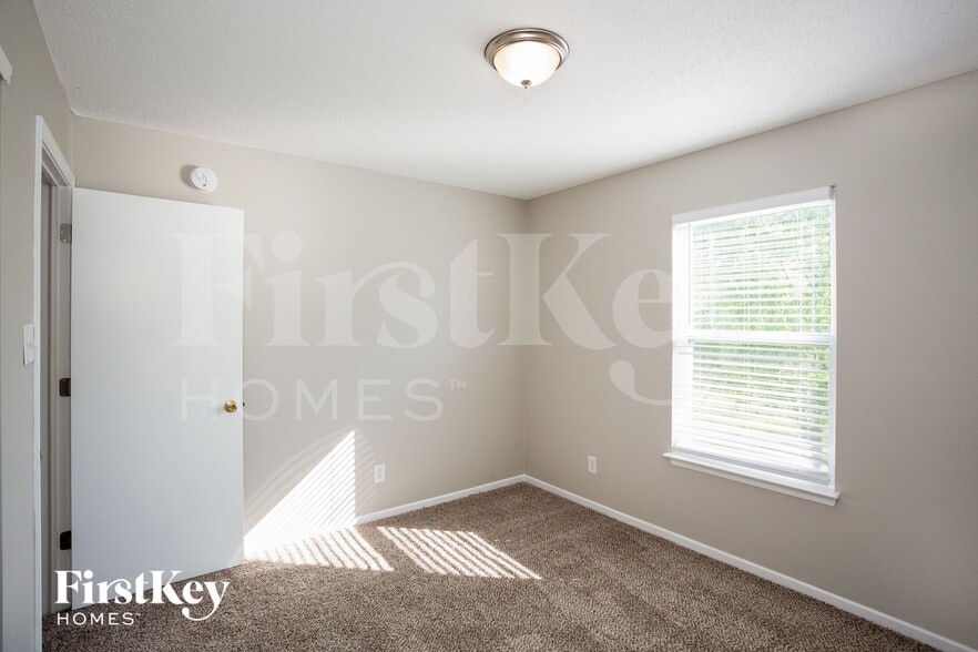 Building Photo - 2235 Collins Way