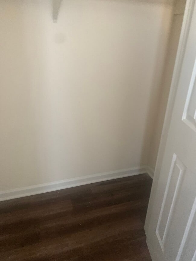 Building Photo - FREE RENT MARCH 2026-2 brm 2 bath Duplex, washer/dryer hook up, NEW COUNTERTOPS.  Pets negotiable