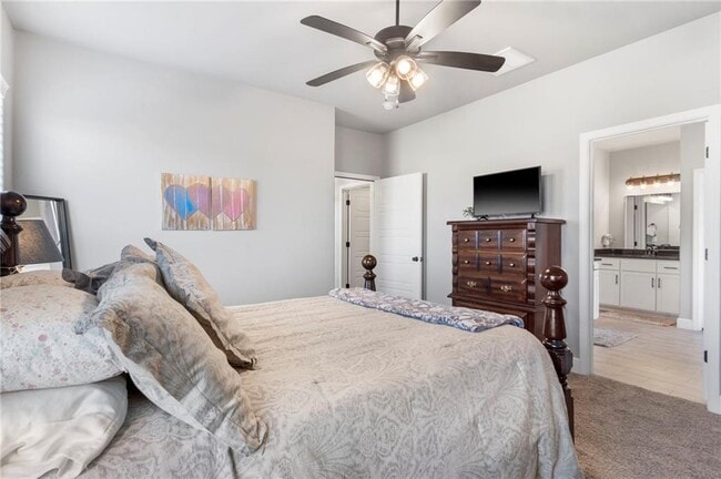 Building Photo - 102 Manfield Ave