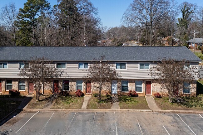 Building Photo - Spacious, affordable two bedroom townhouse in a great location in Charlotte!