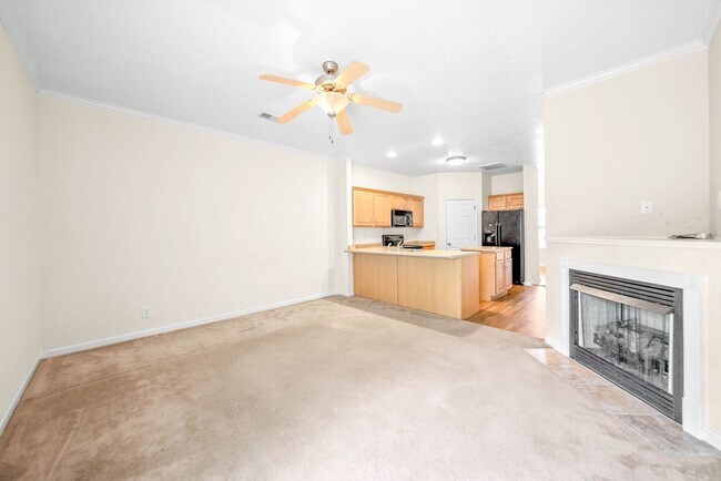 Building Photo - 2 Bedroom Condo For Rent With Community Swimming Pool!