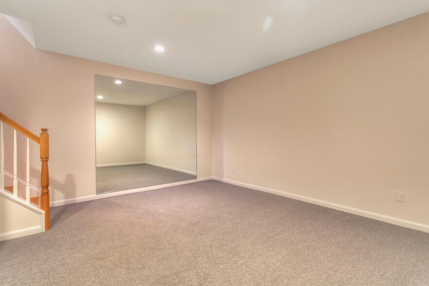 Building Photo - 124 Panorama Dr