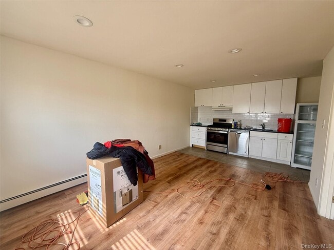 Building Photo - 765 Shore Rd