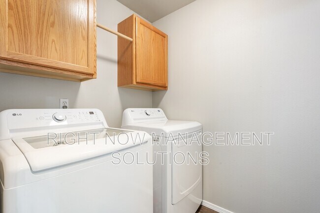 Building Photo - 10563 W Stonecrop Dr