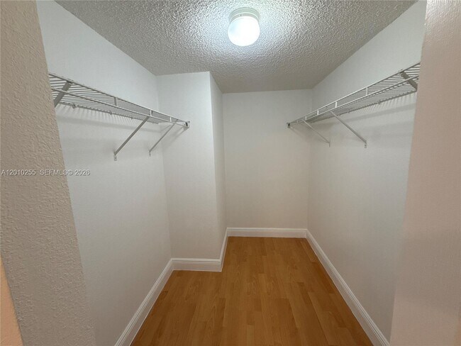 Building Photo - 9979 Nob Hill Ln