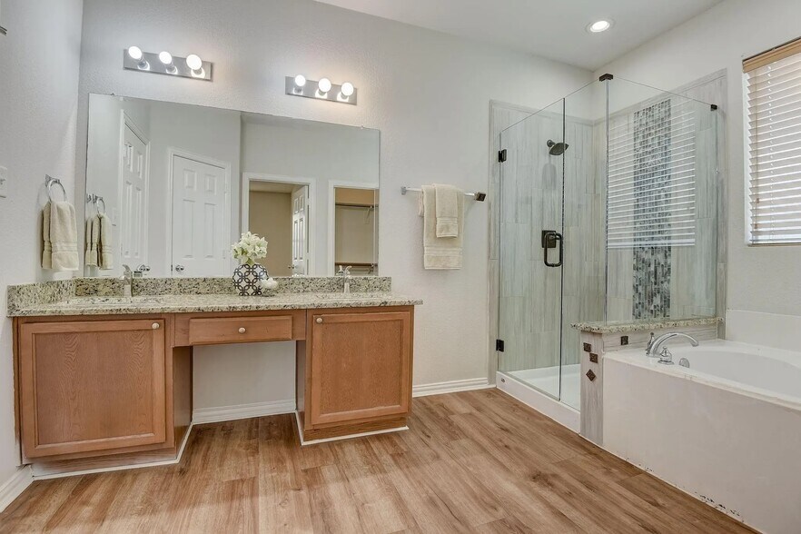Building Photo - 328 Regency Dr