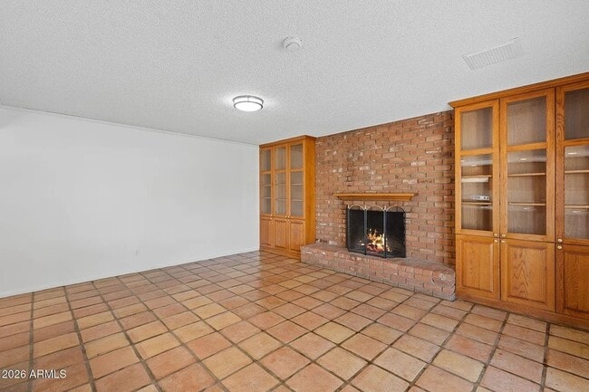 Building Photo - 1664 E Del Rio Dr