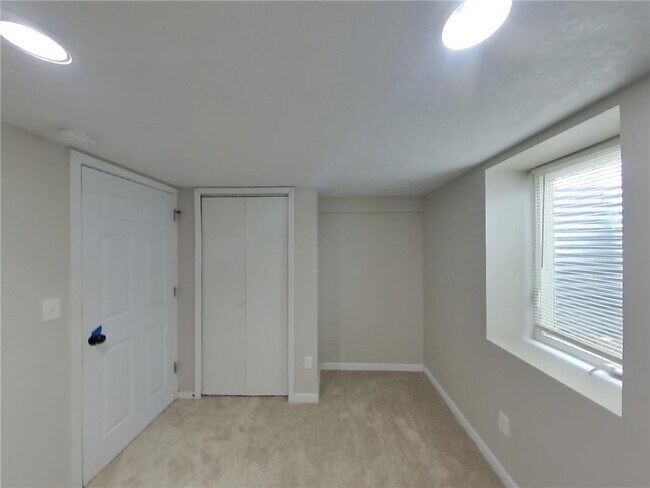 Building Photo - 1633 Sherwood Ave