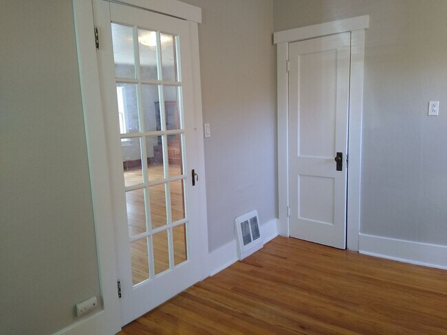 Building Photo - DU Charming 1920's Bungalow 2 Beds 1 Bath  Available Now