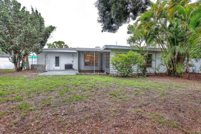 Building Photo - 3BR Pet-Friendly Rental w/ Large Fenced Backyard & Screened-in Lanai
