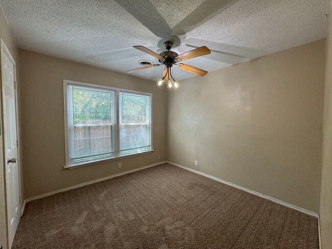 Building Photo - 360 Virtual Tour Available