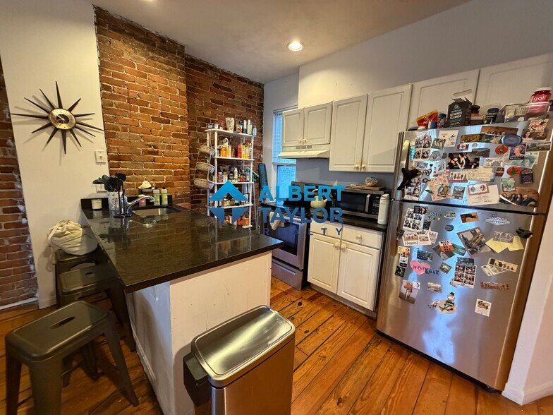 Building Photo - 210 Hemenway St