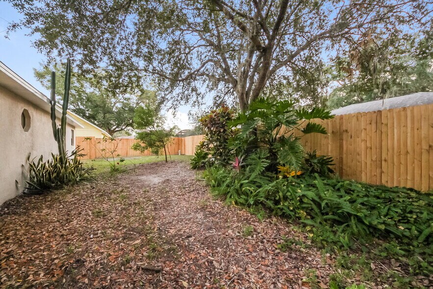 Building Photo - 2928 Dana Ln