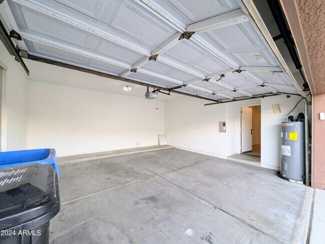 Building Photo - 1530 E Branham Ln