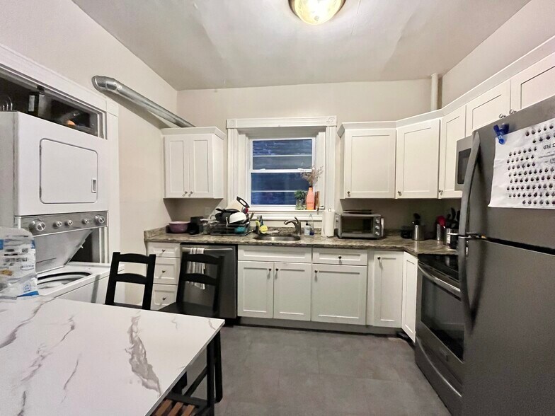 Building Photo - 614 Columbus Ave