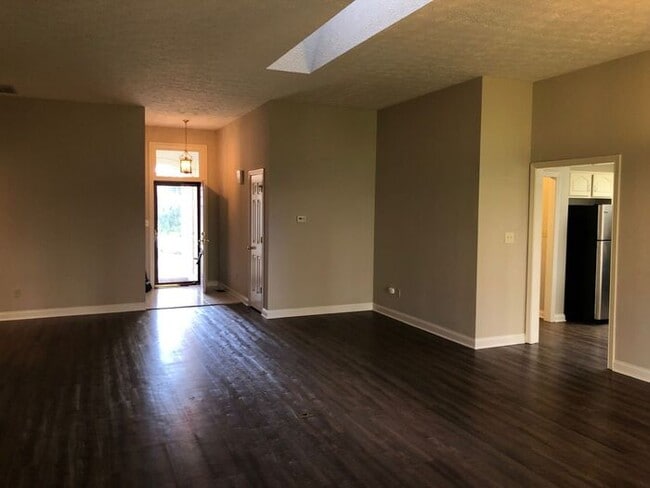 Building Photo - Spacious 3 Bedroom Ranch in Great Carmel Location!